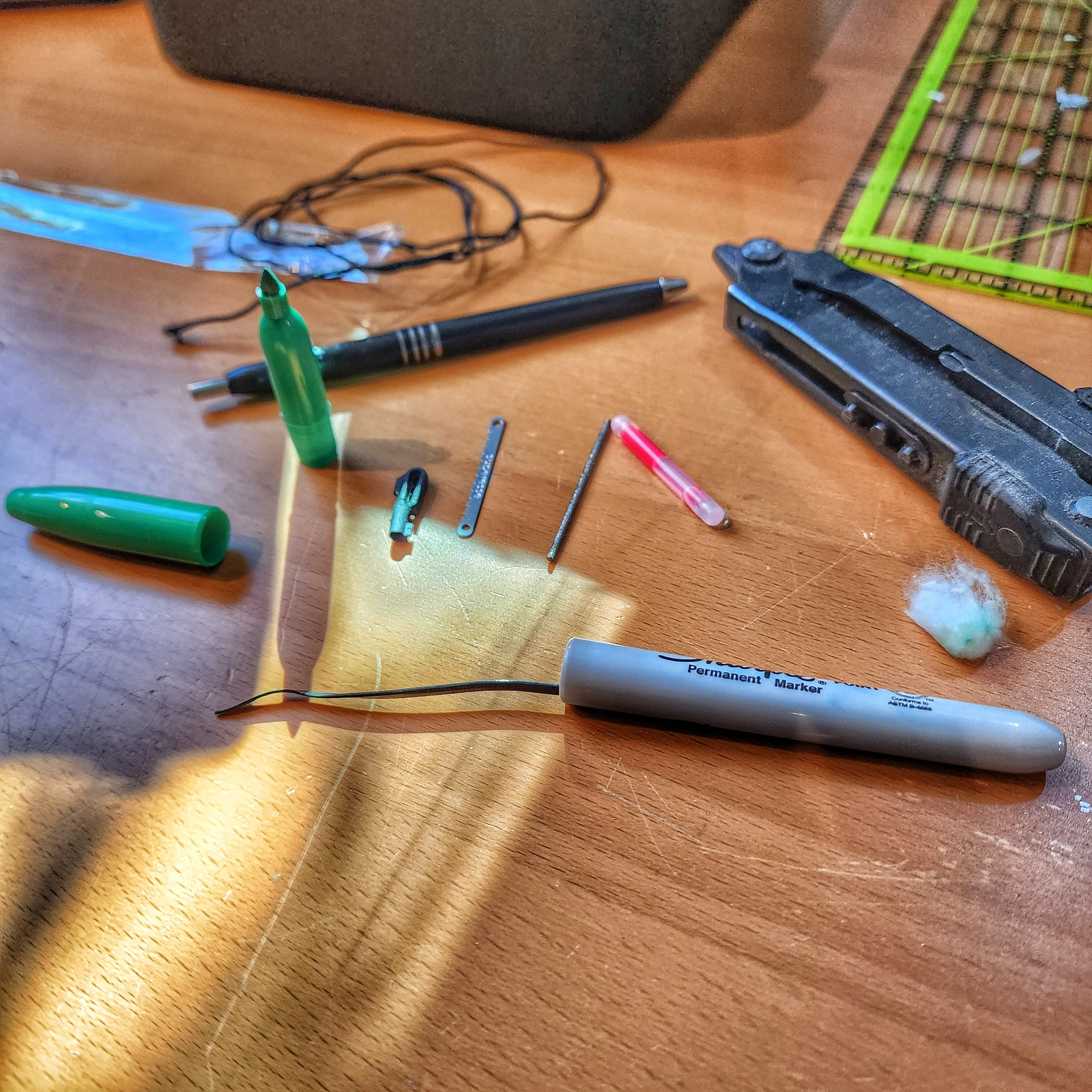 EDC Cache Markers - Hollow Sharpie with internal stash of survival supplies.