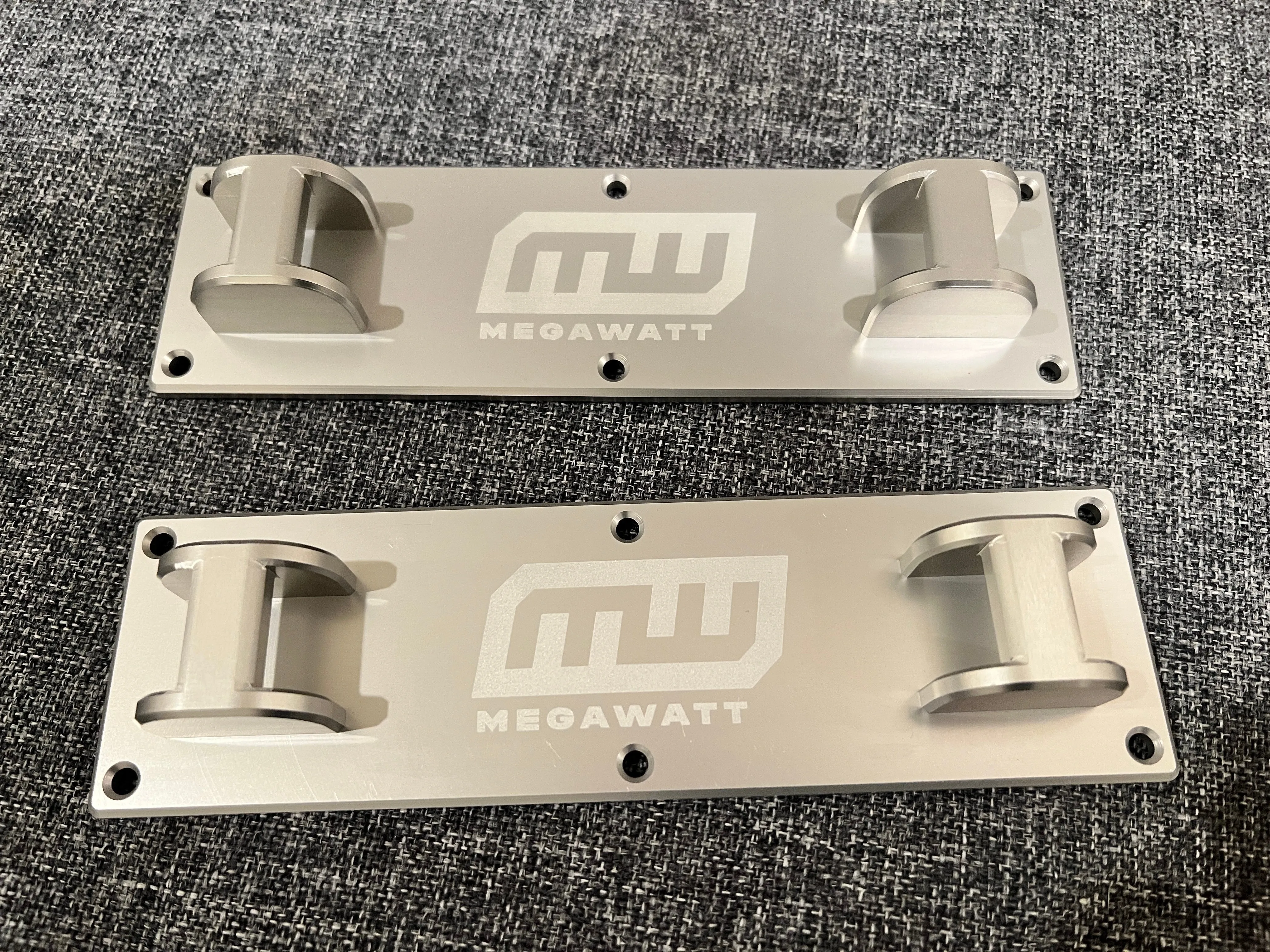 Megawatt™ Aluminum Rivian Crossbar Mounts